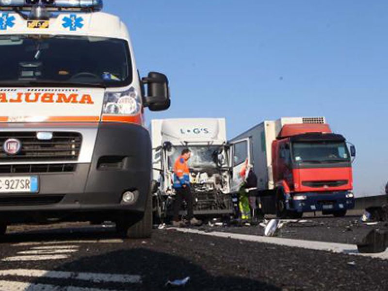 Tragico Incidente Tra Voghera E Pontecurone | Tre Persone Sono Morte ...