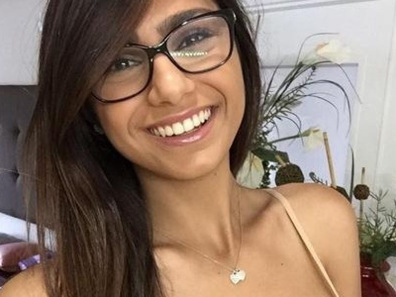 Mia Khalifa La Pornostar Col Velo Che Sconvolge Il Medio Oriente Si24